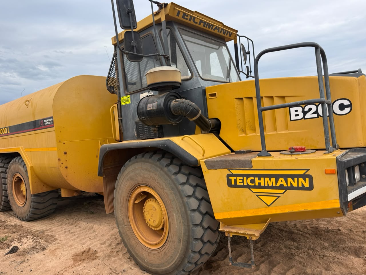 2000 BELL B20C WATER TANKER 18000L